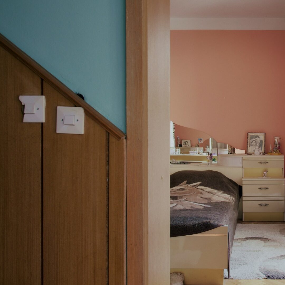 DSDT_Blick-ins-Schlafzimmer-der-Eltern-von-Sami-Dzemailovski_copyright-Blinker-Filmproduktion.jpg